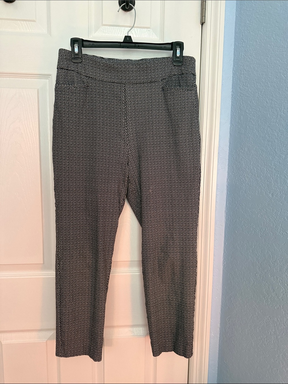 Chico's Black & White Micro-Pattern Cropped Pants